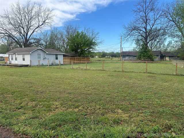 1106 N Sherman Avenue, Okmulgee, OK 74447