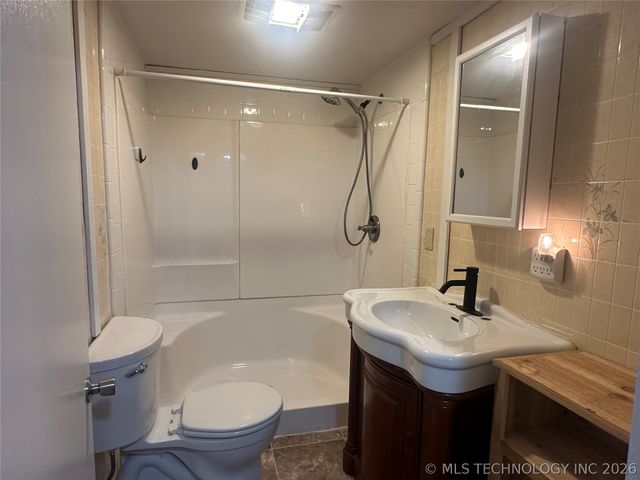 1106 N Sherman Avenue, Okmulgee, OK 74447