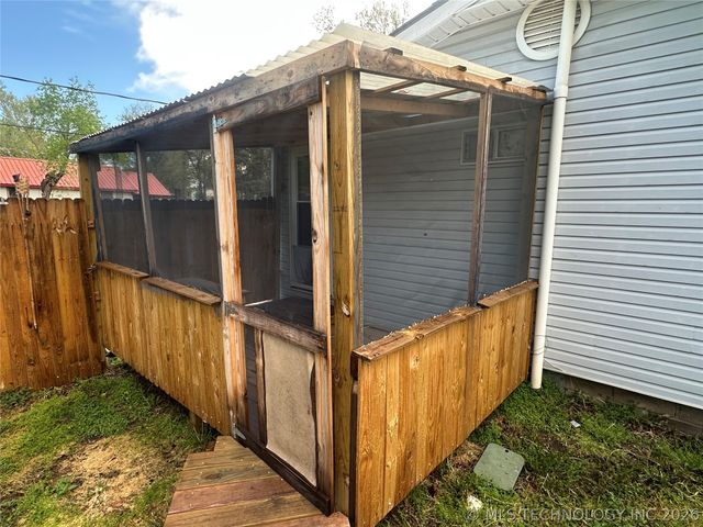 1106 N Sherman Avenue, Okmulgee, OK 74447