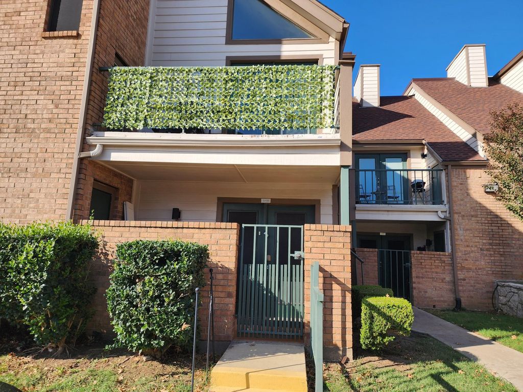 2300 Balsam Drive G105, Arlington, TX 76006