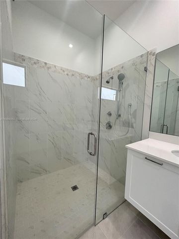 8037 NW 46th Ter, Doral, FL 33166