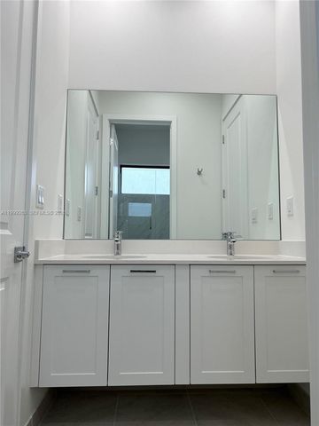 8037 NW 46th Ter, Doral, FL 33166