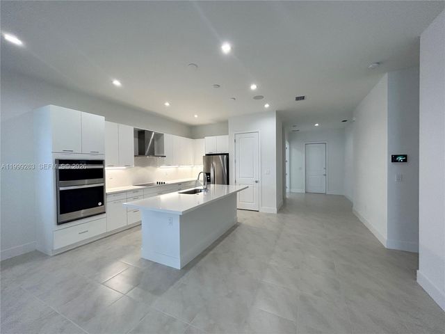 8037 NW 46th Ter, Doral, FL 33166