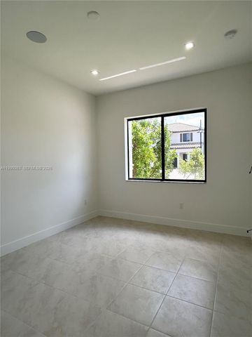 8037 NW 46th Ter, Doral, FL 33166