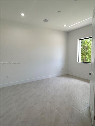 8037 NW 46th Ter, Doral, FL 33166