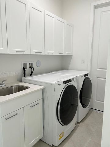 8037 NW 46th Ter, Doral, FL 33166