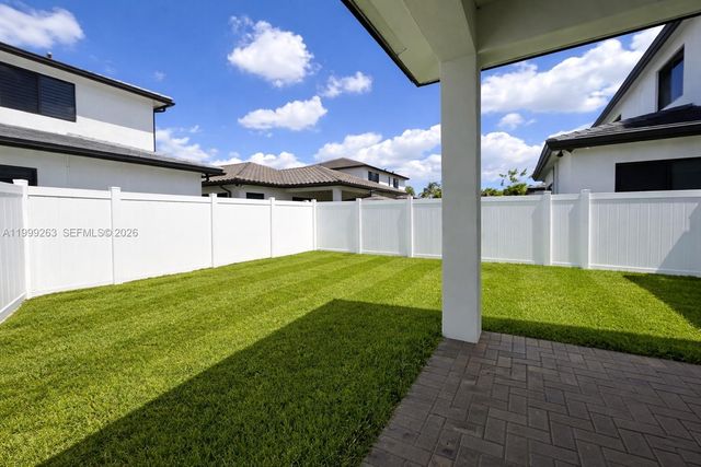 8037 NW 46th Ter, Doral, FL 33166