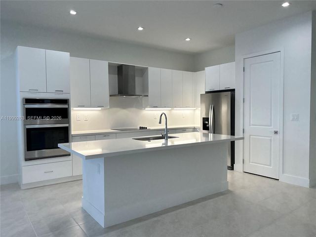 8037 NW 46th Ter, Doral, FL 33166