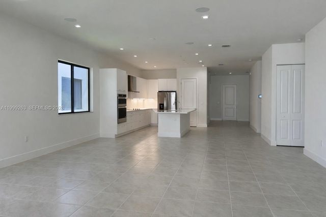 8037 NW 46th Ter, Doral, FL 33166