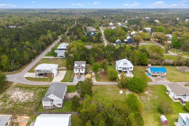 427 Sears Avenue, Waveland, MS 39576