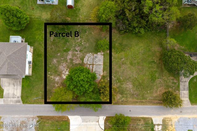 427 Sears Avenue, Waveland, MS 39576