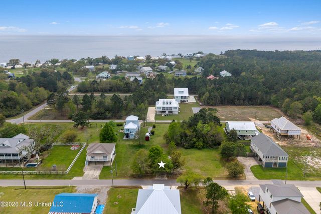 427 Sears Avenue, Waveland, MS 39576