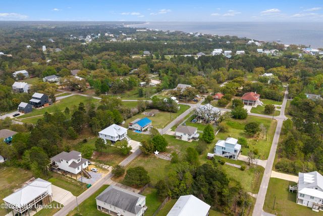 427 Sears Avenue, Waveland, MS 39576