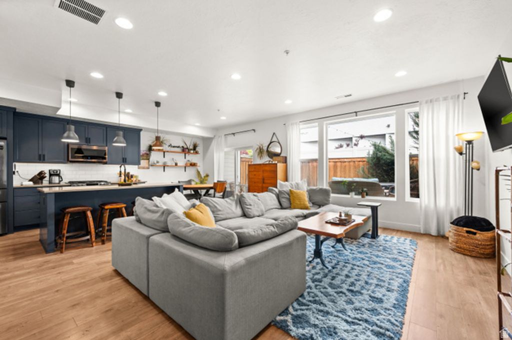 3889 S LEMMON LN, Salt Lake City, UT 84124