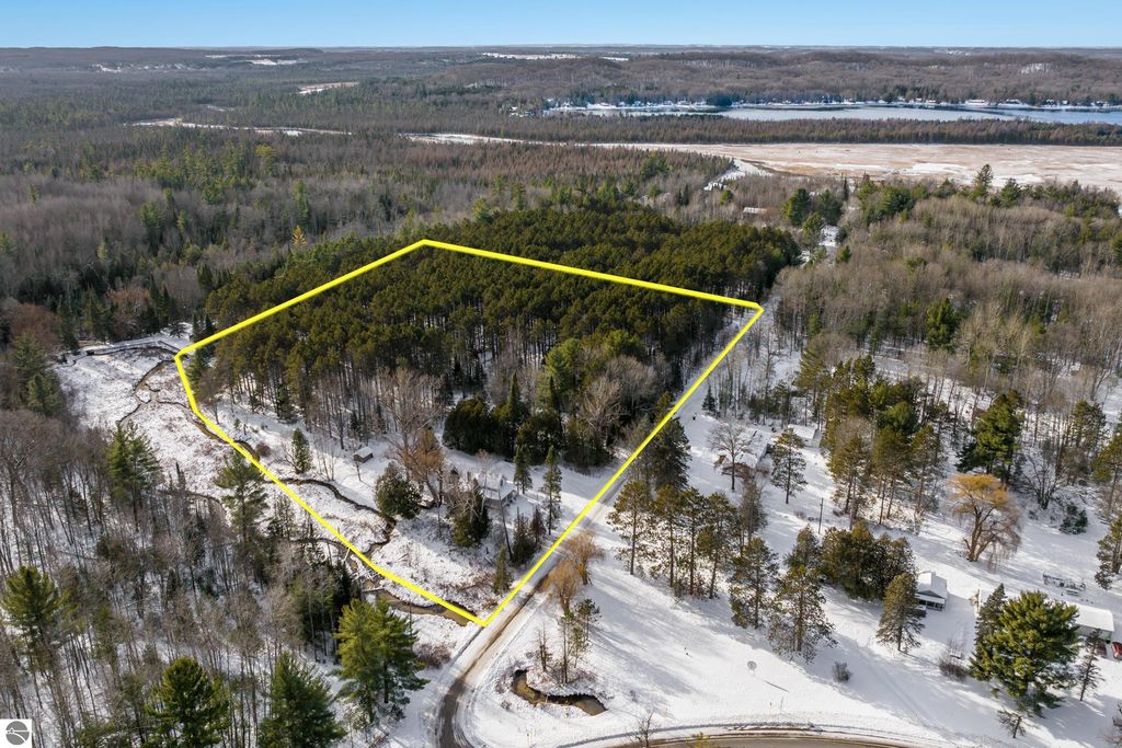 Image 5 of property listing at 5349 Grass River Road, Bellaire, MI 49615