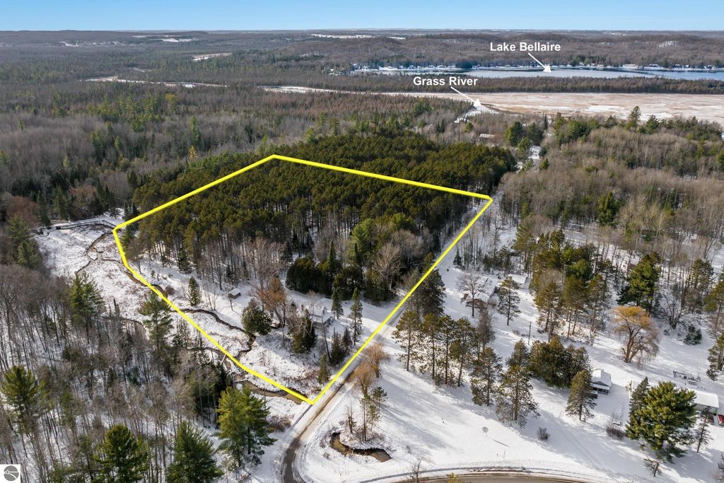 Image 6 of property listing at 5349 Grass River Road, Bellaire, MI 49615