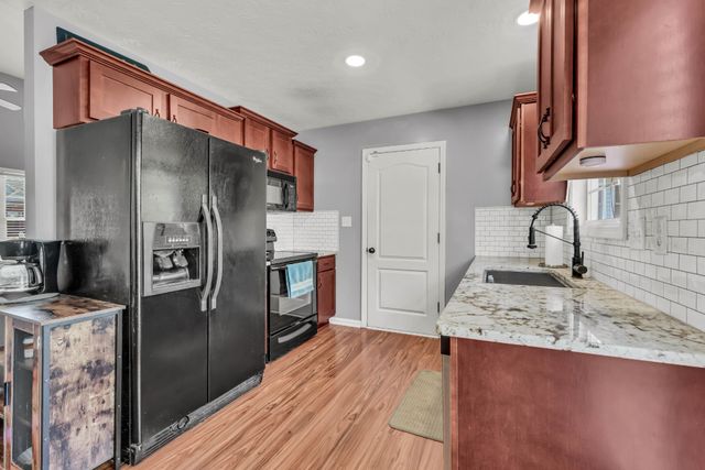 1305 Southwood Ct, Clarksville, TN 37042