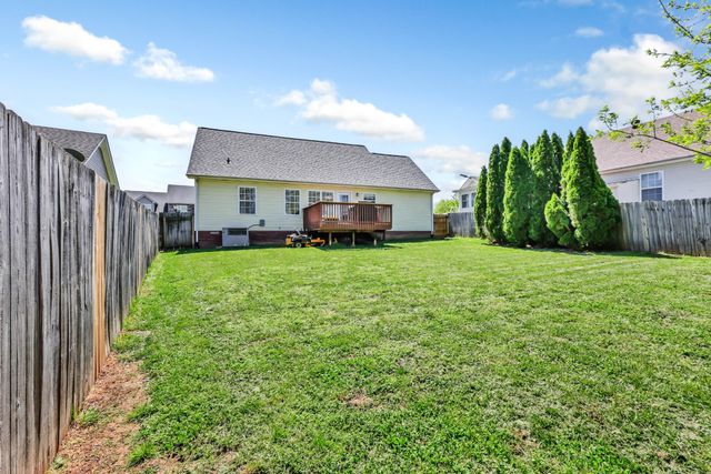 1305 Southwood Ct, Clarksville, TN 37042