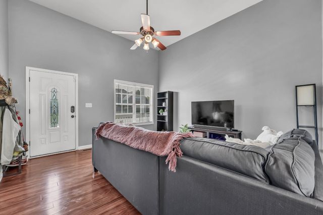 1305 Southwood Ct, Clarksville, TN 37042