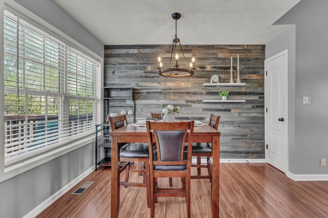 1305 Southwood Ct, Clarksville, TN 37042