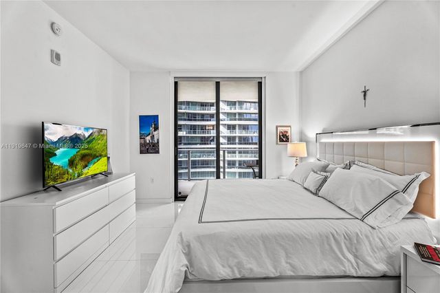 1010 Brickell Ave 4206, Miami, FL 33131