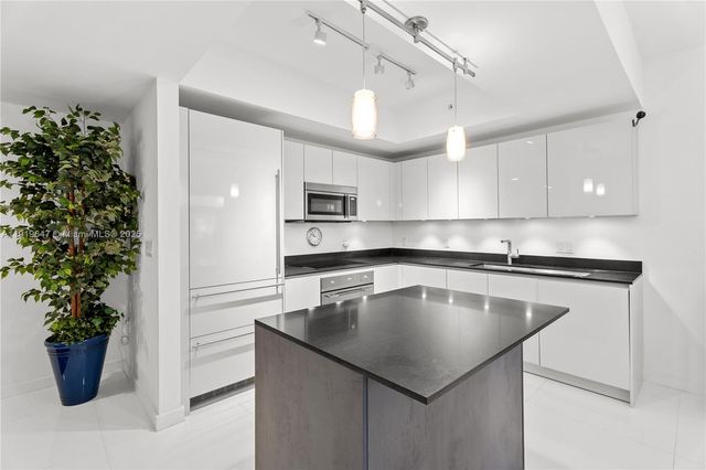 1010 Brickell Ave 4206, Miami, FL 33131