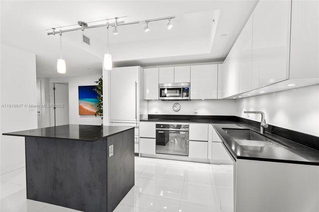 1010 Brickell Ave 4206, Miami, FL 33131