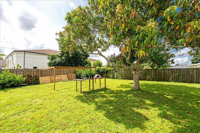 300 SW Prima Vista Boulevard, Port St. Lucie, Port St Lucie, FL 34983