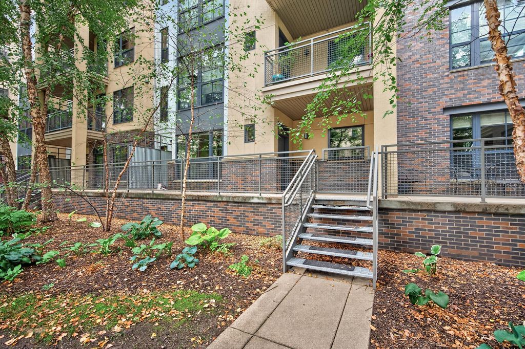 2565 Franklin Avenue 102, Saint Paul, MN 55114 — exterior