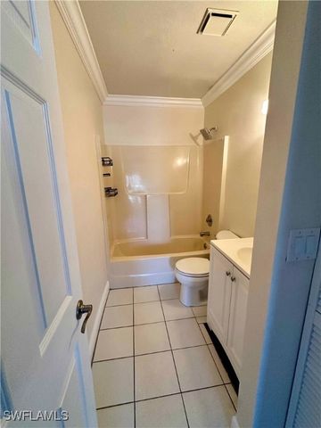 5283 TREETOPS DR V-103, Naples, FL 34113