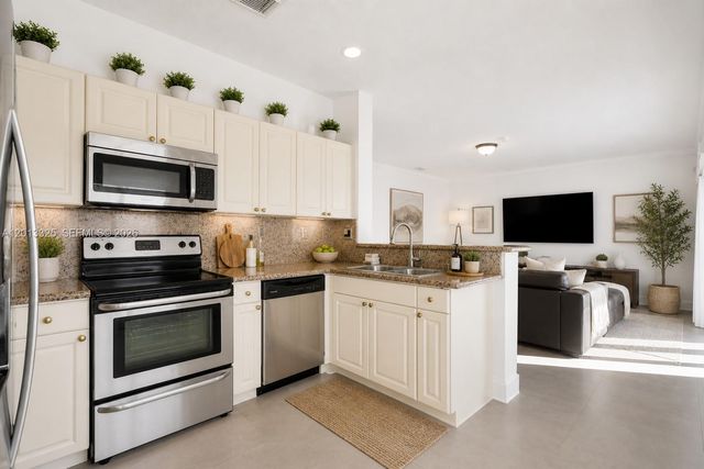 13000 SW 136th Ter, Miami, FL 33186
