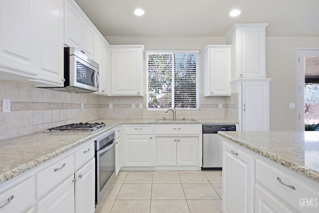 9902 Jersey Shore Drive, Bakersfield, CA 93314