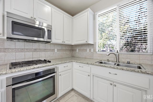 9902 Jersey Shore Drive, Bakersfield, CA 93314