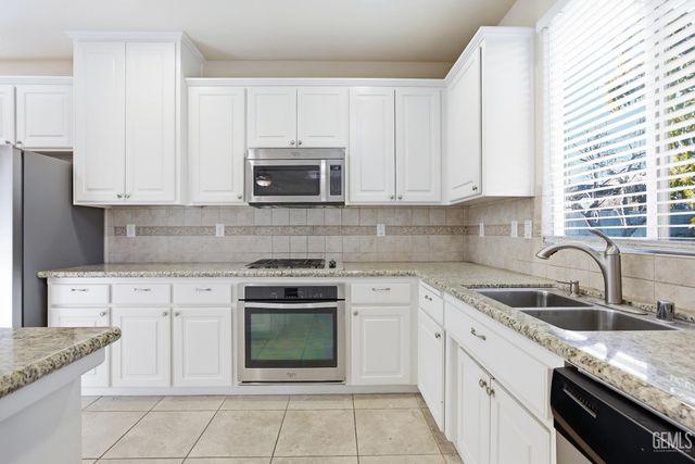 9902 Jersey Shore Drive, Bakersfield, CA 93314