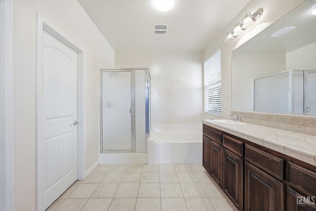 9902 Jersey Shore Drive, Bakersfield, CA 93314