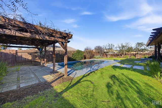 9902 Jersey Shore Drive, Bakersfield, CA 93314