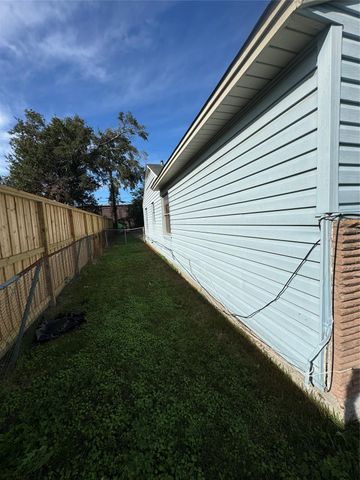 11315 Raincove Drive, Houston, TX 77016