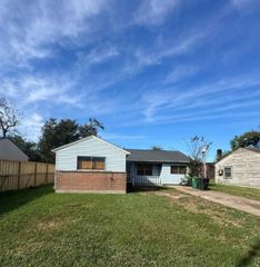 11315 Raincove Drive, Houston, TX 77016