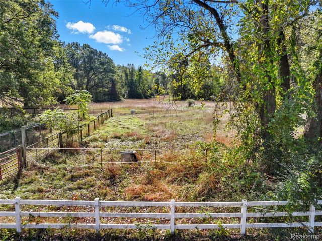 42891 Bemis Road, Belleville, MI 48111