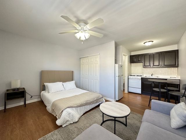 4616 N Beacon Street 3H, Chicago, IL 60640