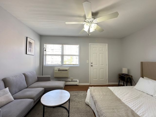 4616 N Beacon Street 3H, Chicago, IL 60640