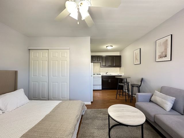 4616 N Beacon Street 3H, Chicago, IL 60640