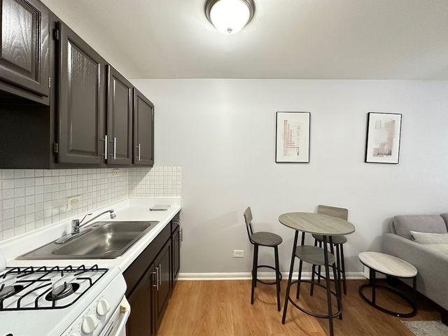 4616 N Beacon Street 3H, Chicago, IL 60640