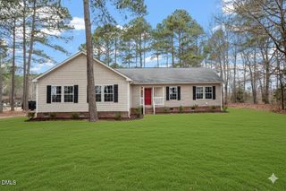 16 G W Oquinn Drive, Lillington, NC 27546