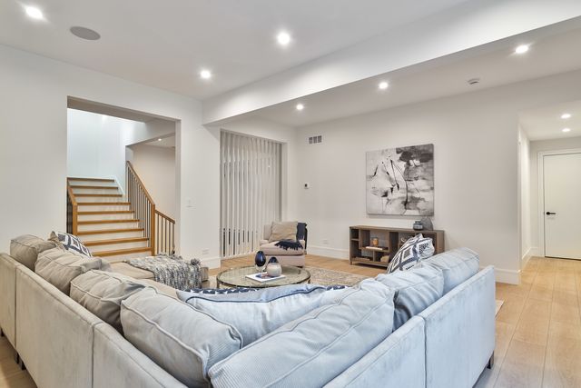 533 Kensington Court, Hinsdale, IL 60521