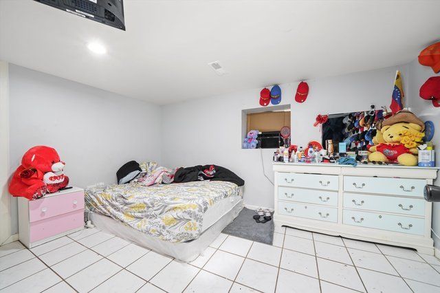 8239 S Colfax Avenue, Chicago, IL 60617