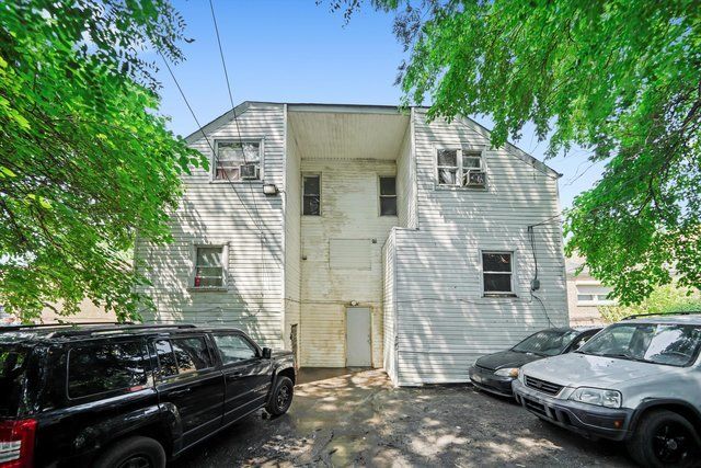 8239 S Colfax Avenue, Chicago, IL 60617