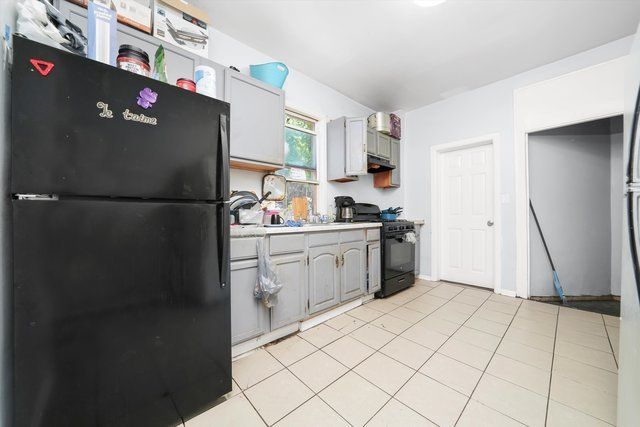 8239 S Colfax Avenue, Chicago, IL 60617