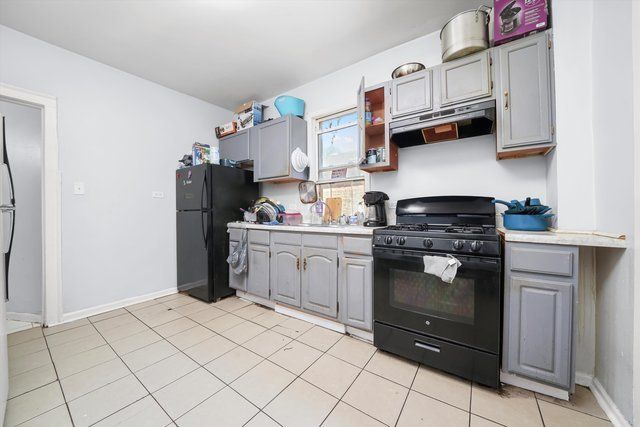 8239 S Colfax Avenue, Chicago, IL 60617