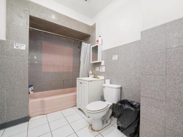 8239 S Colfax Avenue, Chicago, IL 60617